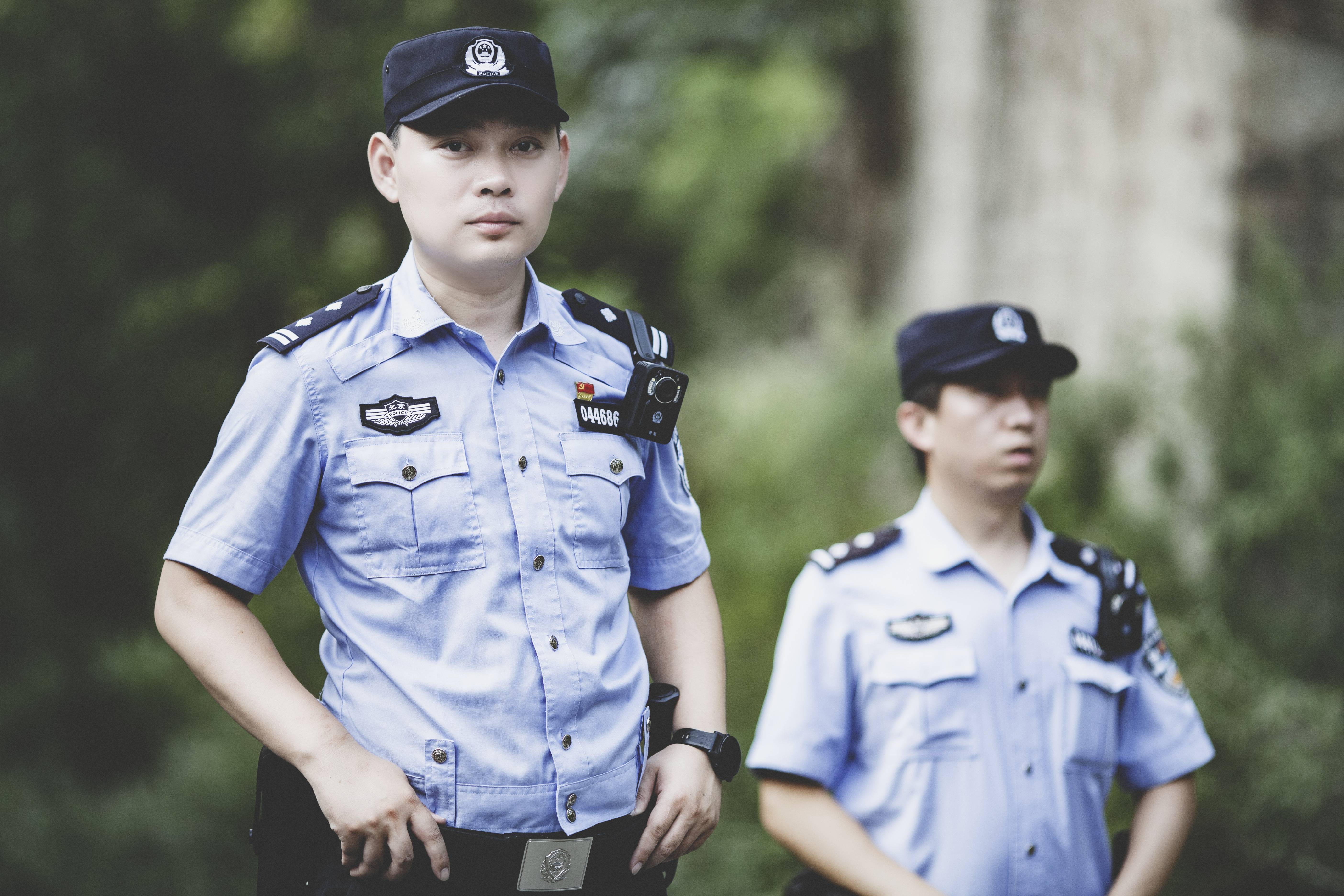 皇冠信用网注册开通_森林警察韩孟祺：乔装成驴友潜伏密林中皇冠信用网注册开通，抓获“粘鸟”嫌疑人