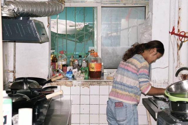 买球的正规网站_郑刚和买球的正规网站他的异乡求医者爱心屋:把苦过的“甜”给更多人