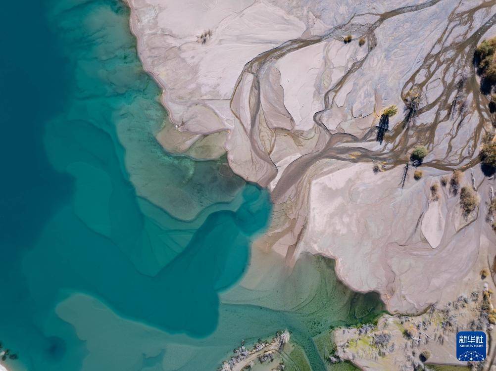 皇冠公司的代理怎么拿_哈萨克斯坦：伊塞克峡谷和伊塞克湖的秋日画卷