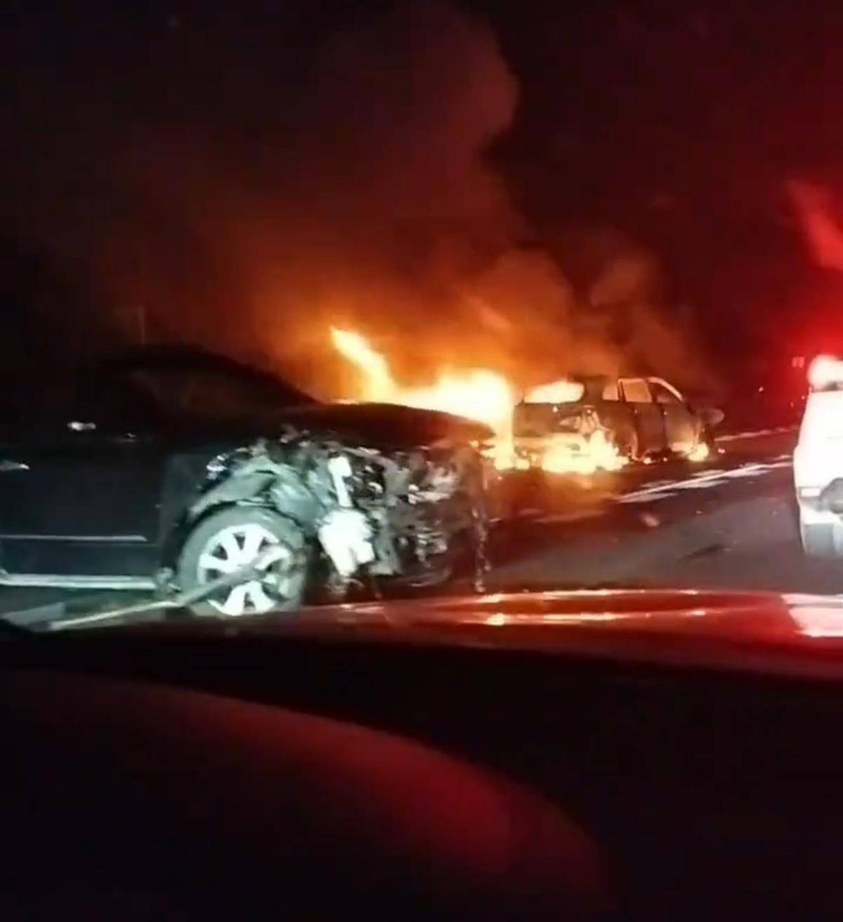 皇冠登一登二登三区别_深南高速一车祸致2死3伤皇冠登一登二登三区别,一位目击者称车上有甩棍没有当场施救,事后得知两人死亡他“觉得好惭愧”