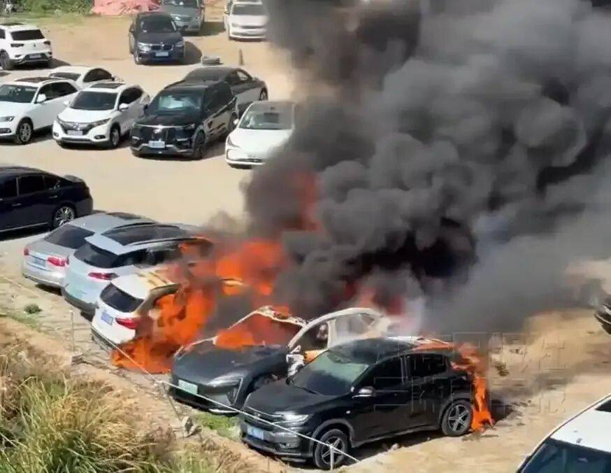 如何申请皇冠代理_一电车起火致8车烧毁如何申请皇冠代理,阿维塔发情况说明:排除动力电池、驱动电机、高压电控故障等导致起火