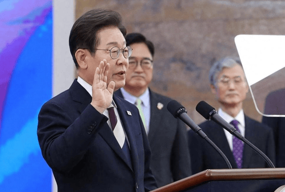 皇冠体育App下载
_中方忍耐5天后皇冠体育App下载
,对美打响“第二枪”,交易已全面冻结,中美相互征费!韩总统室上门求情