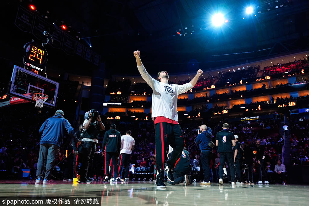 那不勒斯 vs 法兰克福
_火箭签下克林特·卡佩拉:应对独行侠前场高度的战略调整