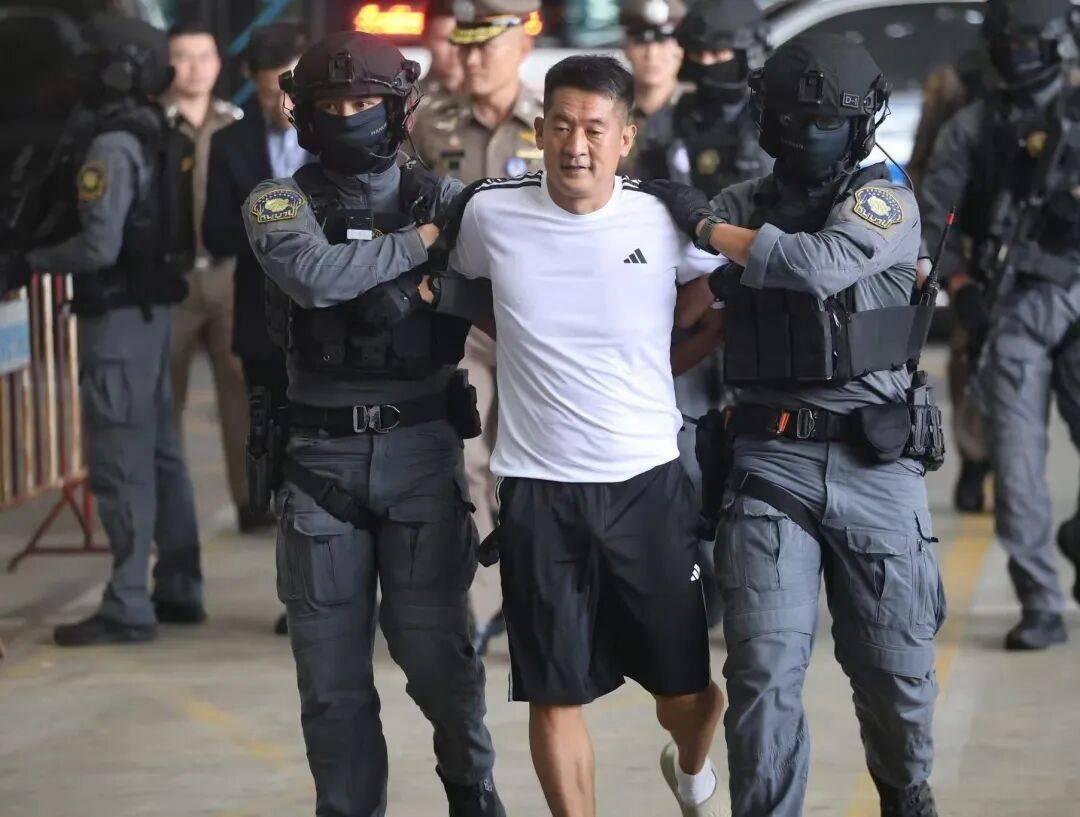 皇冠信用盘登3代理注册
_跨境网赌头目佘智江（湖南出生皇冠信用盘登3代理注册
，后获柬埔寨国籍），被引渡回中国