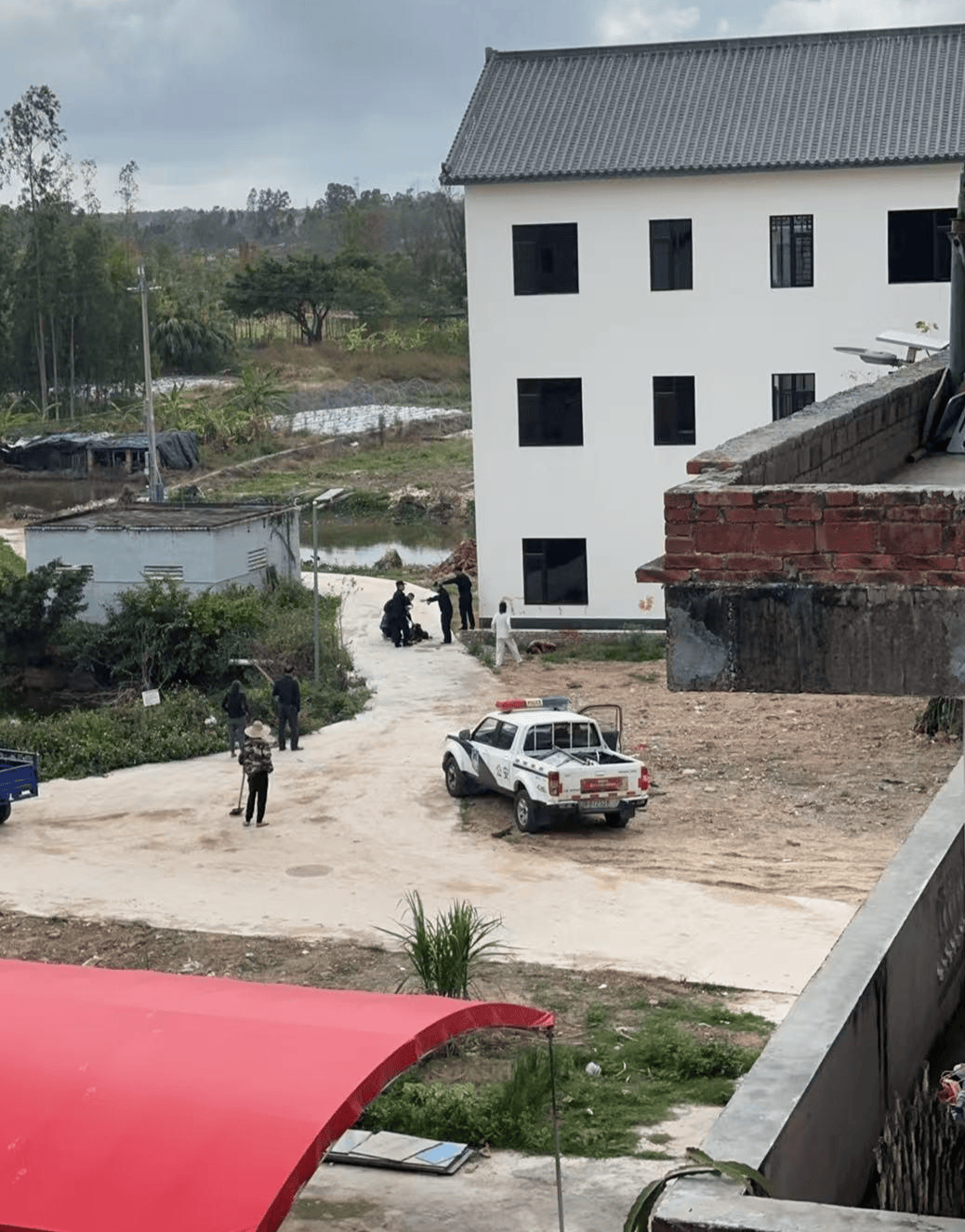 皇冠信用网登2代理
_男子借宿同学家皇冠信用网登2代理
，隔日持刀行凶致1死1重伤 死者妹妹：他作案前还主动让大哥陪做胃镜