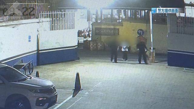 皇冠信用开户
_紧急！正要出站皇冠信用开户
，两名14岁少女在昆明火车站被民警拦截…