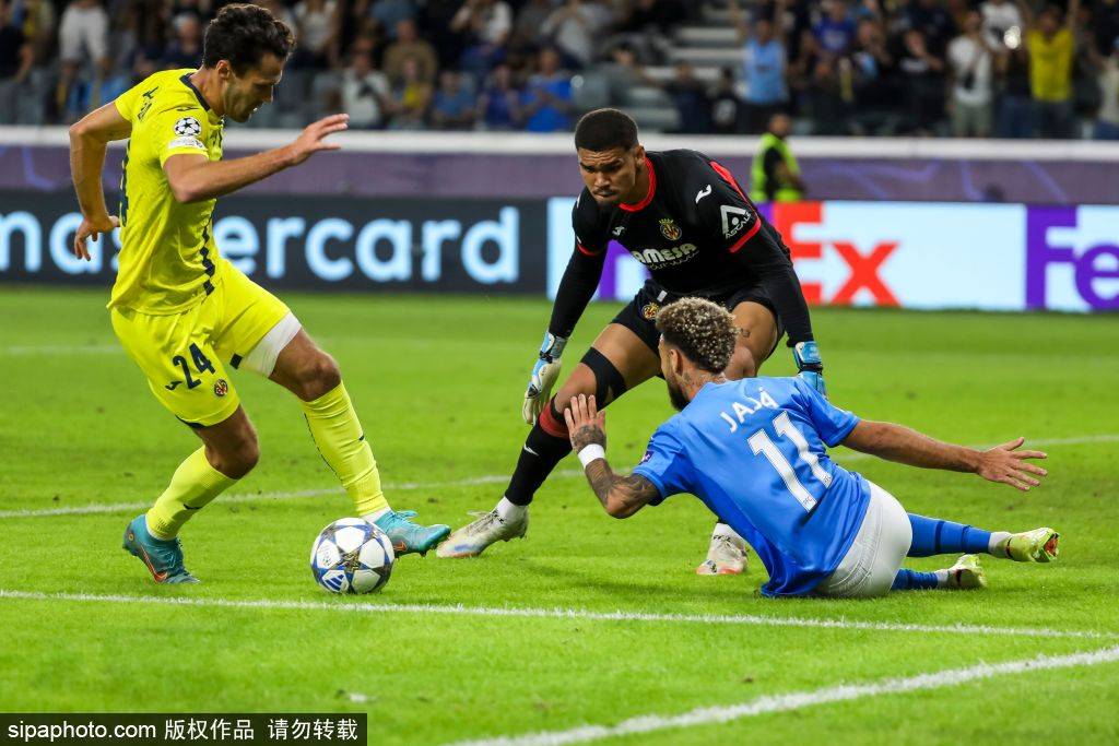 皇冠信用网会员
_亚冠对决！蓉城1-1广岛皇冠信用网会员
，教练战术分析与争议判罚引热议！