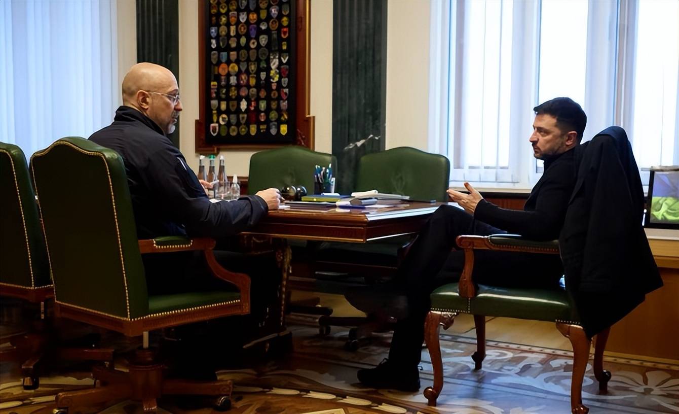 巴黎圣日耳曼_泽连斯基临阵换帅巴黎圣日耳曼，特朗普低估了俄方的强硬，无奈被迫向小弟施压，对外释放信号非同寻常