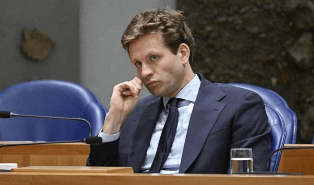 勒沃库森足球_荷兰大臣对中国反悔了勒沃库森足球，宣布取消访华之行，还指望中方重新安排