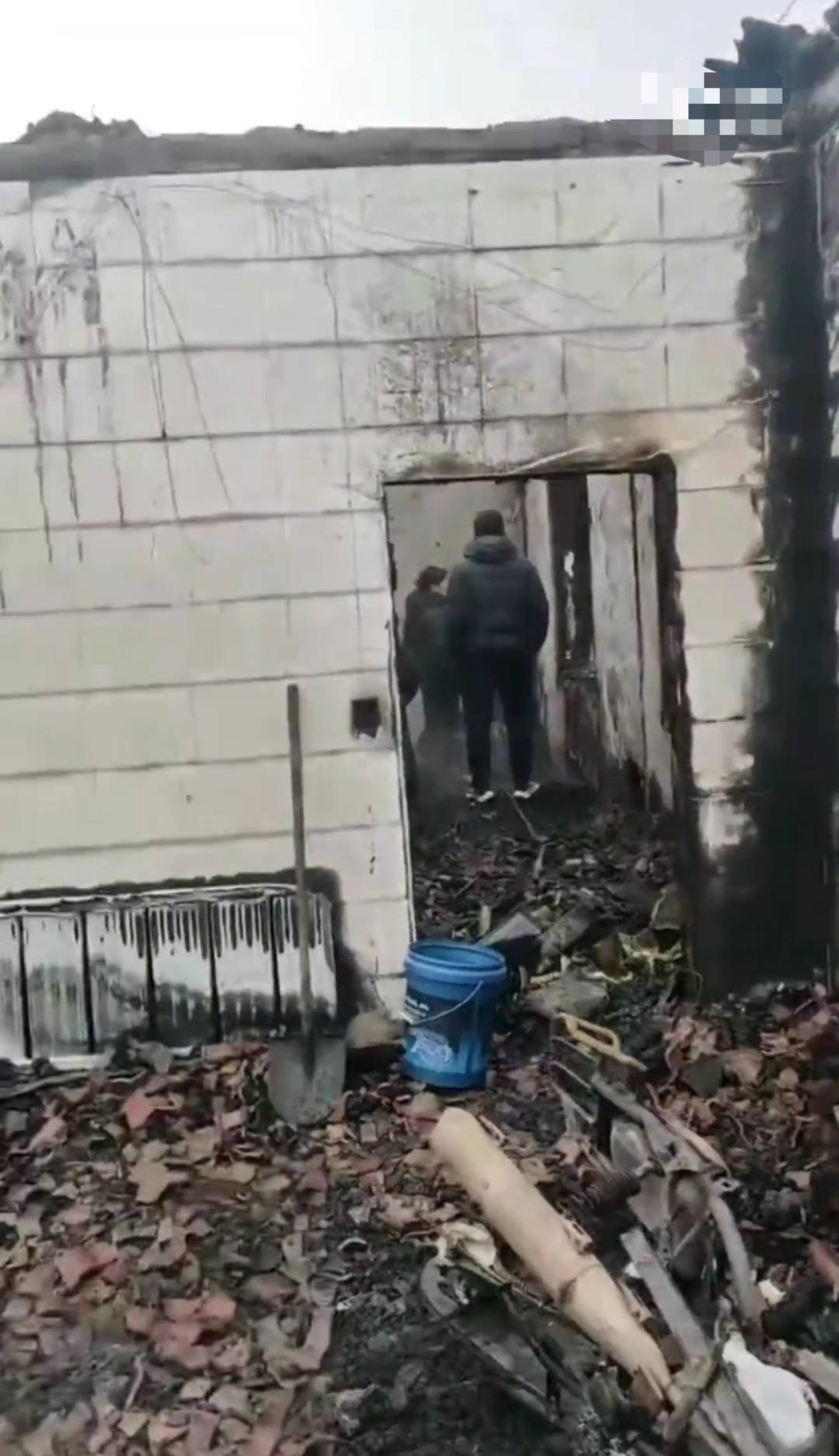 皇冠信用网网址_大连一初中女生家被烧毁皇冠信用网网址，全家人暂无住处求助，村委：已安置到亲戚家并返校上课