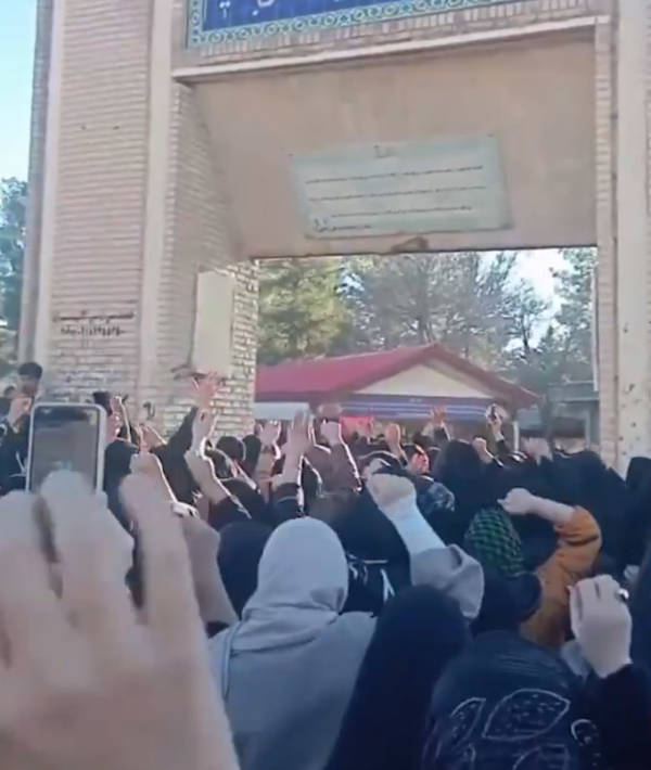 世界杯皇冠信用网代理_英媒称：伊朗抗议席卷全国一半省份世界杯皇冠信用网代理，至少36人死亡