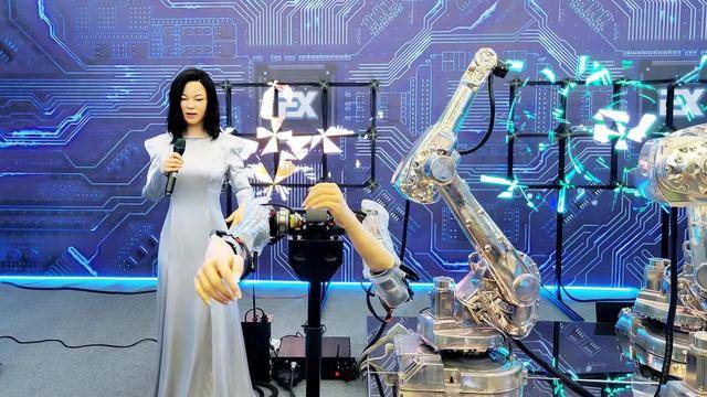 世界杯皇冠足球平台_中方高规格招待世界杯皇冠足球平台，默茨接过鲜花，走进人民大会堂前，他喊出了9个字