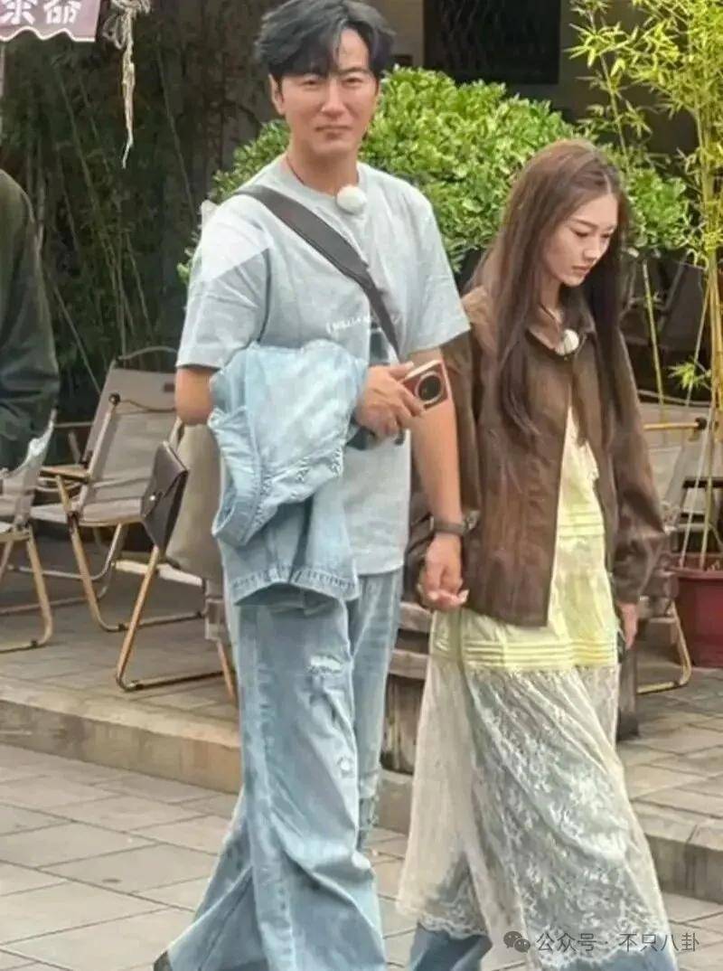 皇冠信用出租代理_离婚6年后他谈了个小十几岁的新女友?前妻坦言不介意他新恋情皇冠信用出租代理。