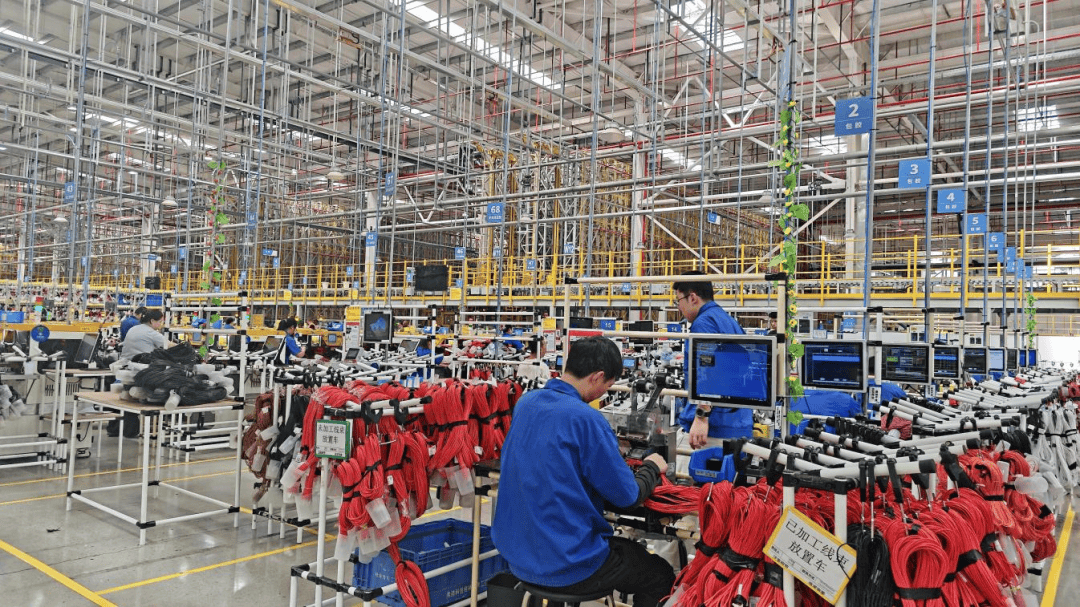 皇冠信用网APP下载_【皇冠信用网APP下载他山之石】走访企业拓岗源 精准服务促就业——崆峒区人社局组织人力资源机构赴宝鸡扶风比亚迪线束厂实地考察对接